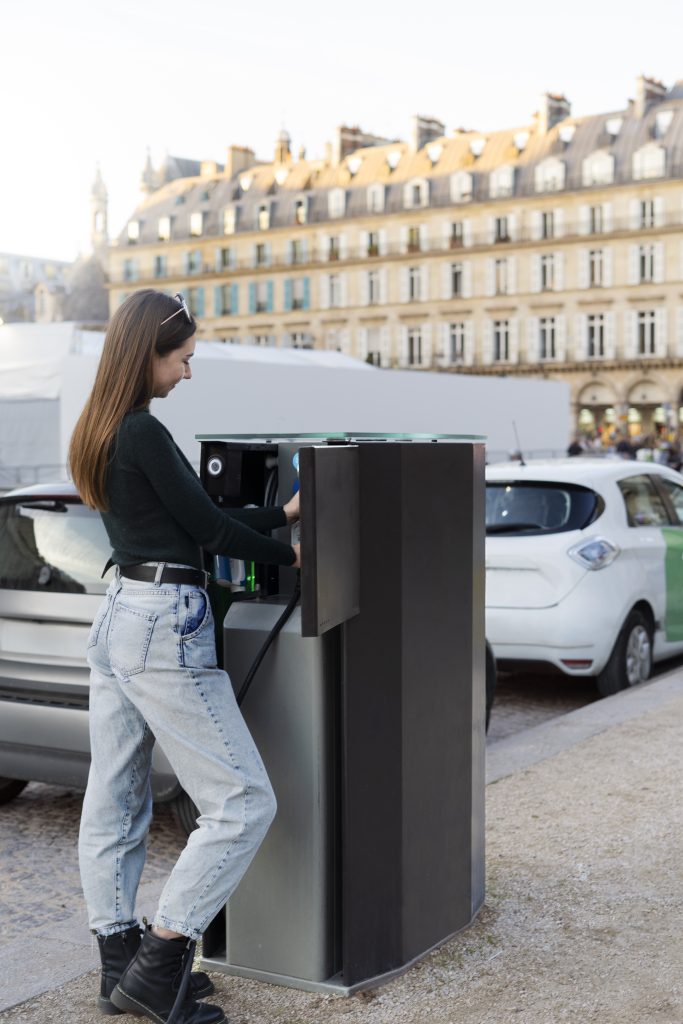 close-up-electric-car-france (2)